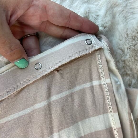 Lululemon Vinyasa Scarf White Pink Striped Button Snap Wrap One Size *Small Hole - Picture 4 of 5